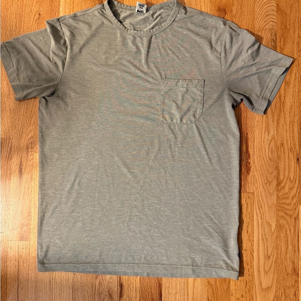 REI Men's Short Sleeve Gray Tee with Pocket